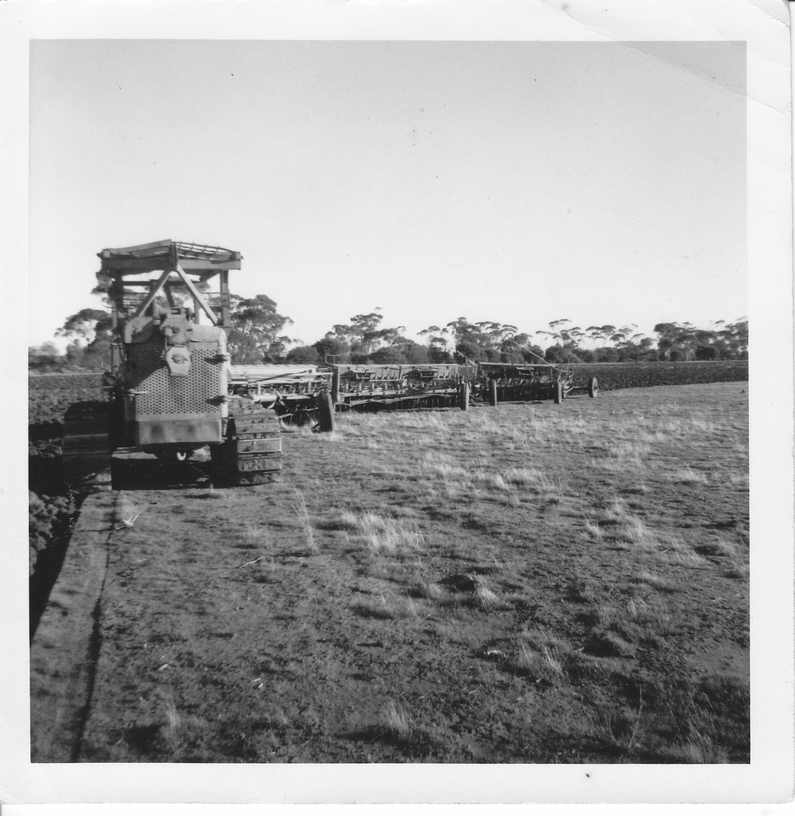 Ayres collection Pulling three ploughs with crawler tractor